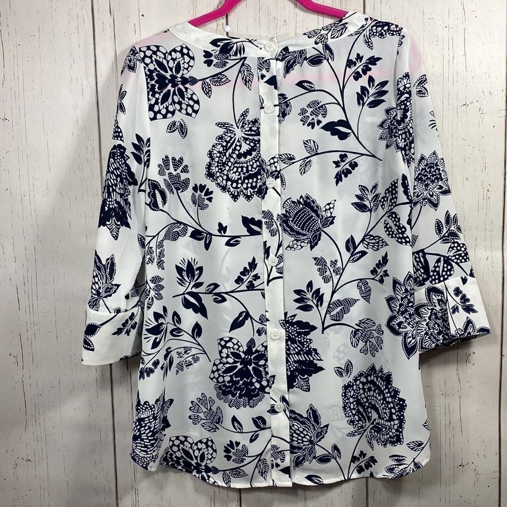 Banana Republic White Navy Floral Blouse 3/4 Sleeve Button Back Classic Size S - Picture 5 of 15